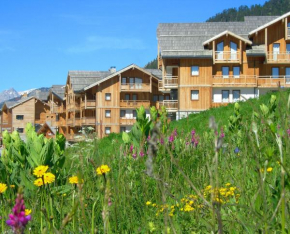 Гостиница Résidence Club mmv Le Hameau des Airelles ****  Монженевр
